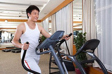 《黎明杀机》调查问卷暗示新模式：互换视角和2v8